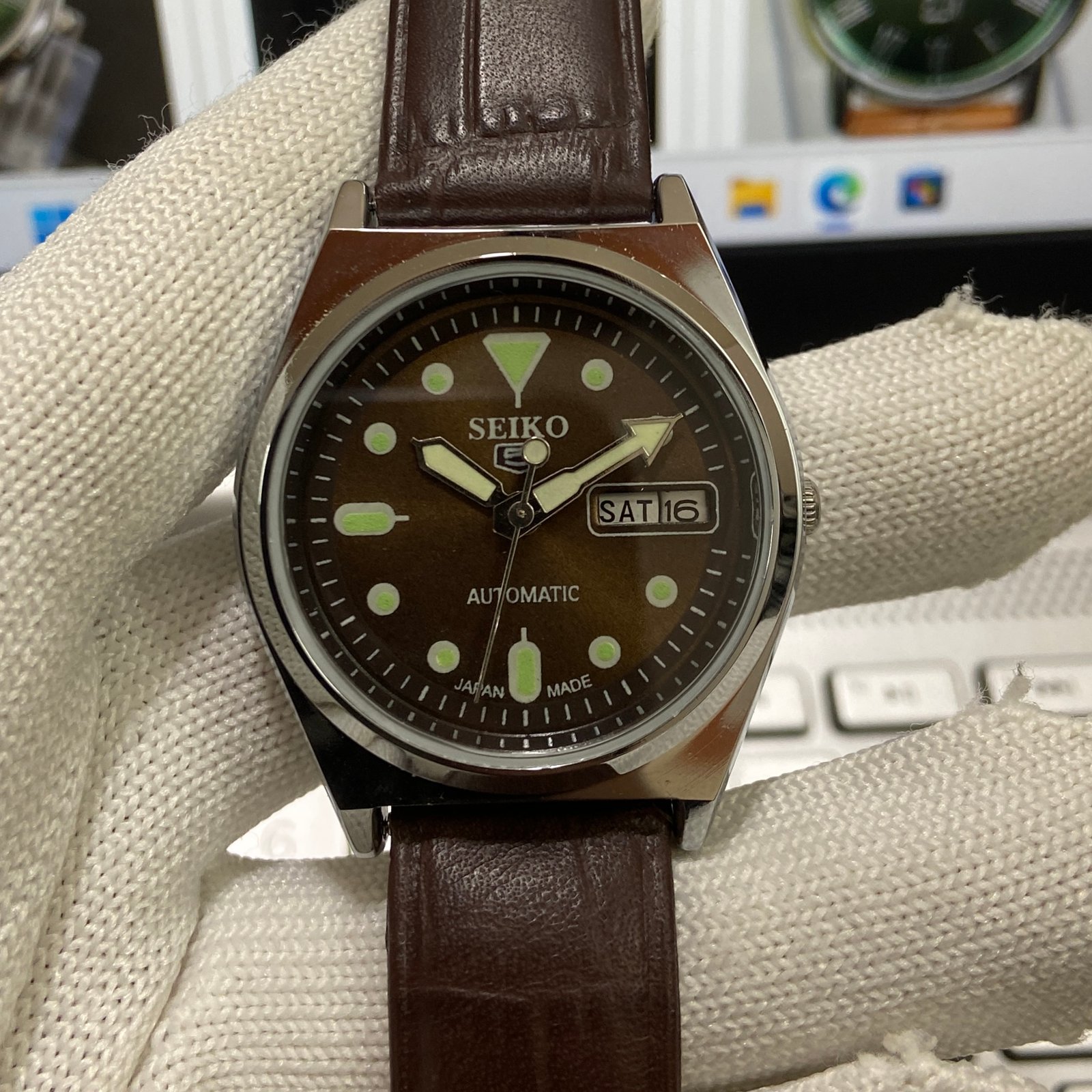 Vintage Seiko 5 Automatic 17 Jewels 6309 Brown Face Brown Band Men's Wrist Watch SP01