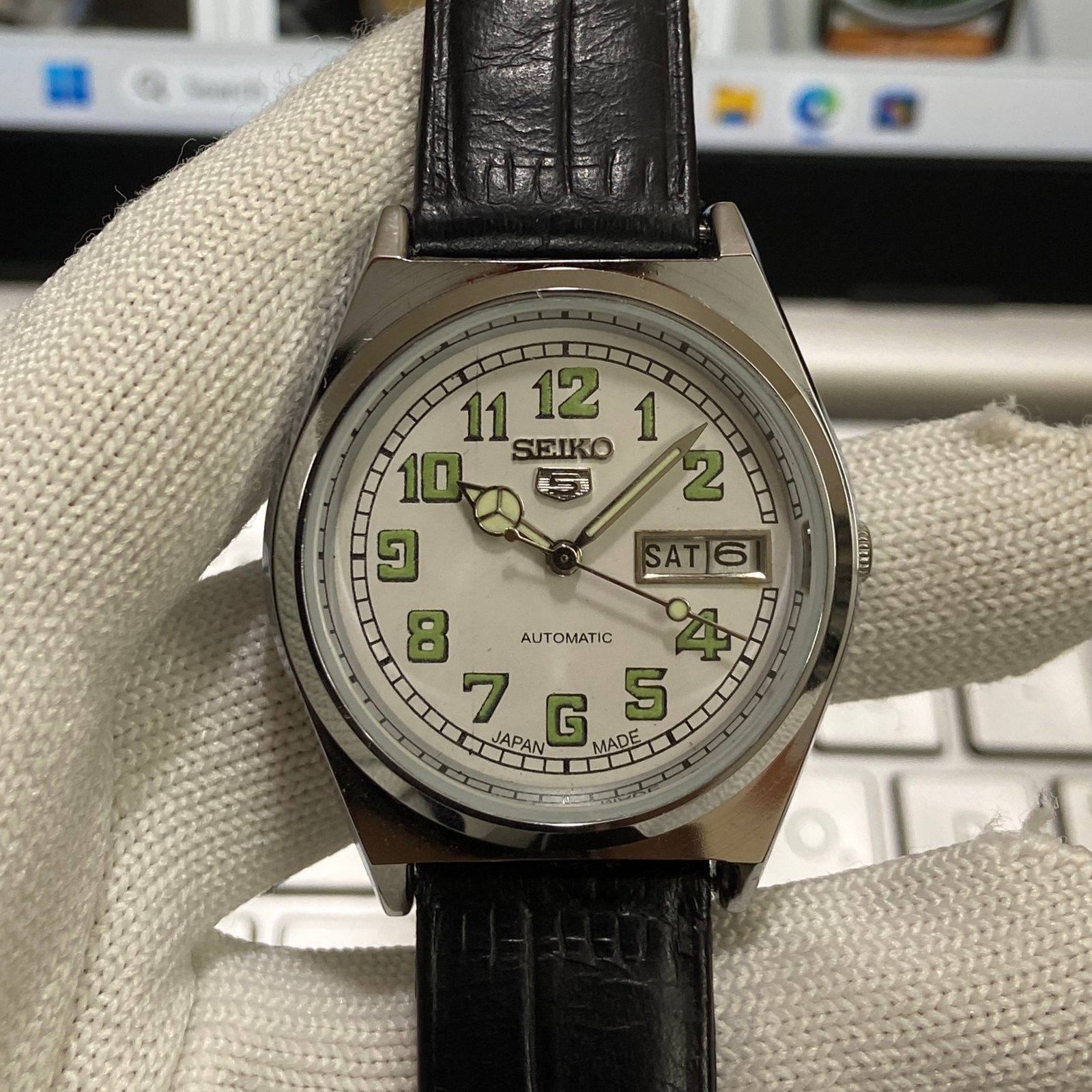 Vintage Seiko 5 Automatic 6309 White Face 17 Jewels Black Band Men's Wrist Watch SP04