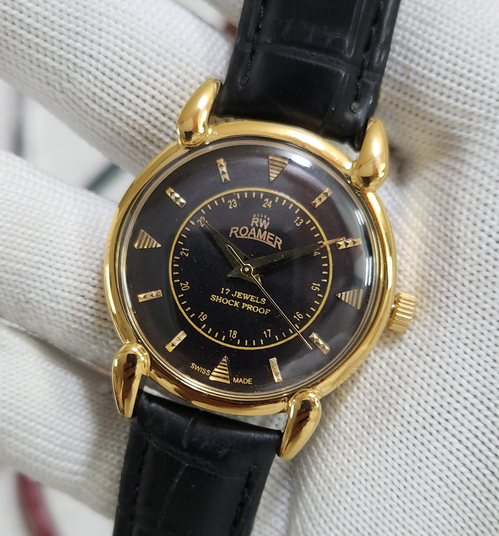 Vintage Roamer Black Face Golden Case Mechanical Hand Winding 17 jewels Men's Wrist Watch RM02