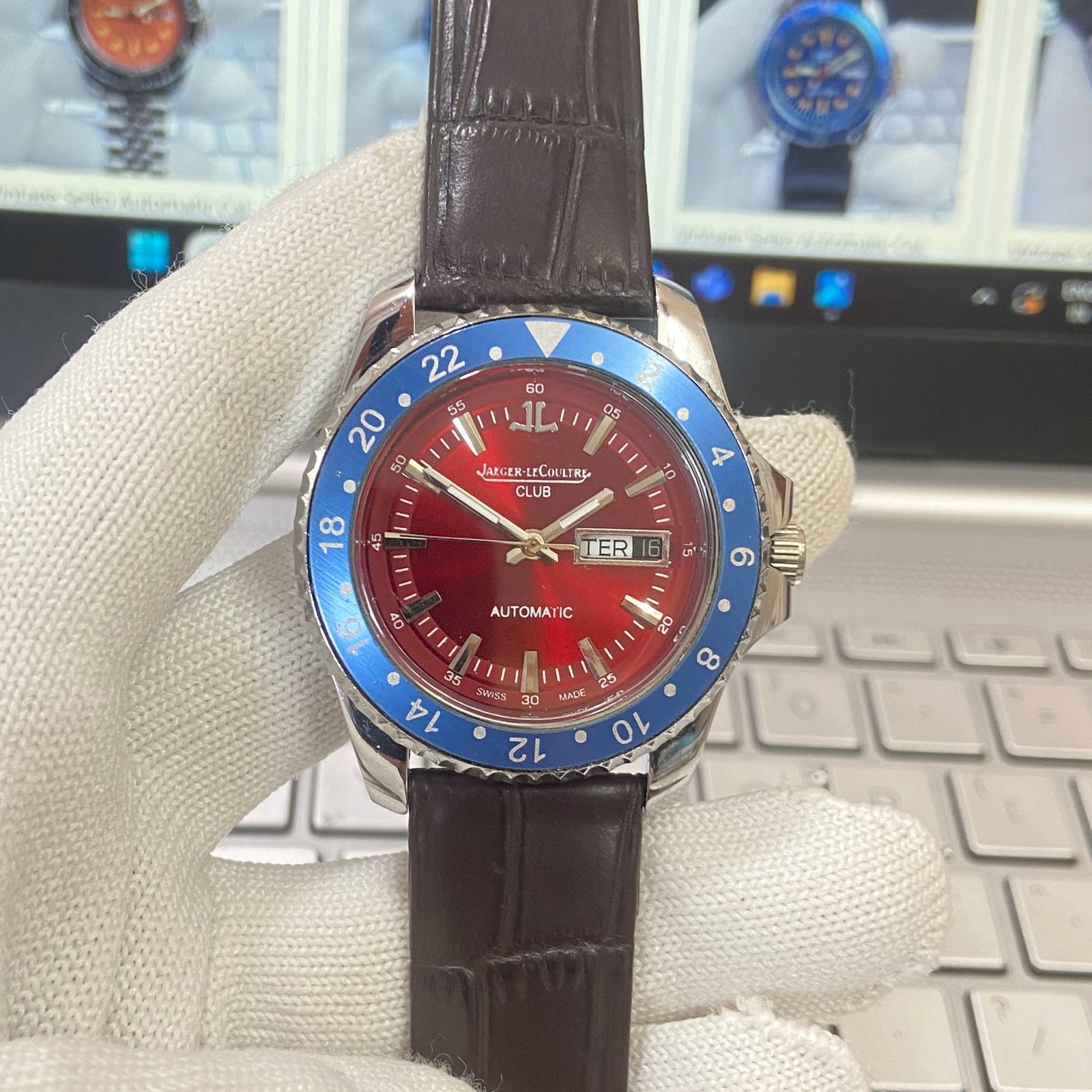 Vintage Jaeger Lecoultre Club Automatic AS 2066 Red Face Rotating Bezel Brown Band Men's Wrist Watch D33