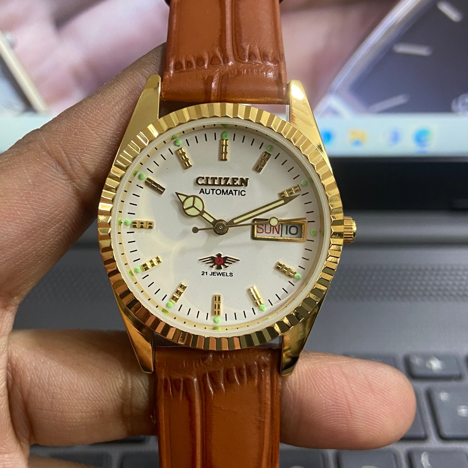 Vintage Mod Citizen Automatic 8200 White Face Brown Band 21Jewels Day-Date Men's Wrist Watch D65