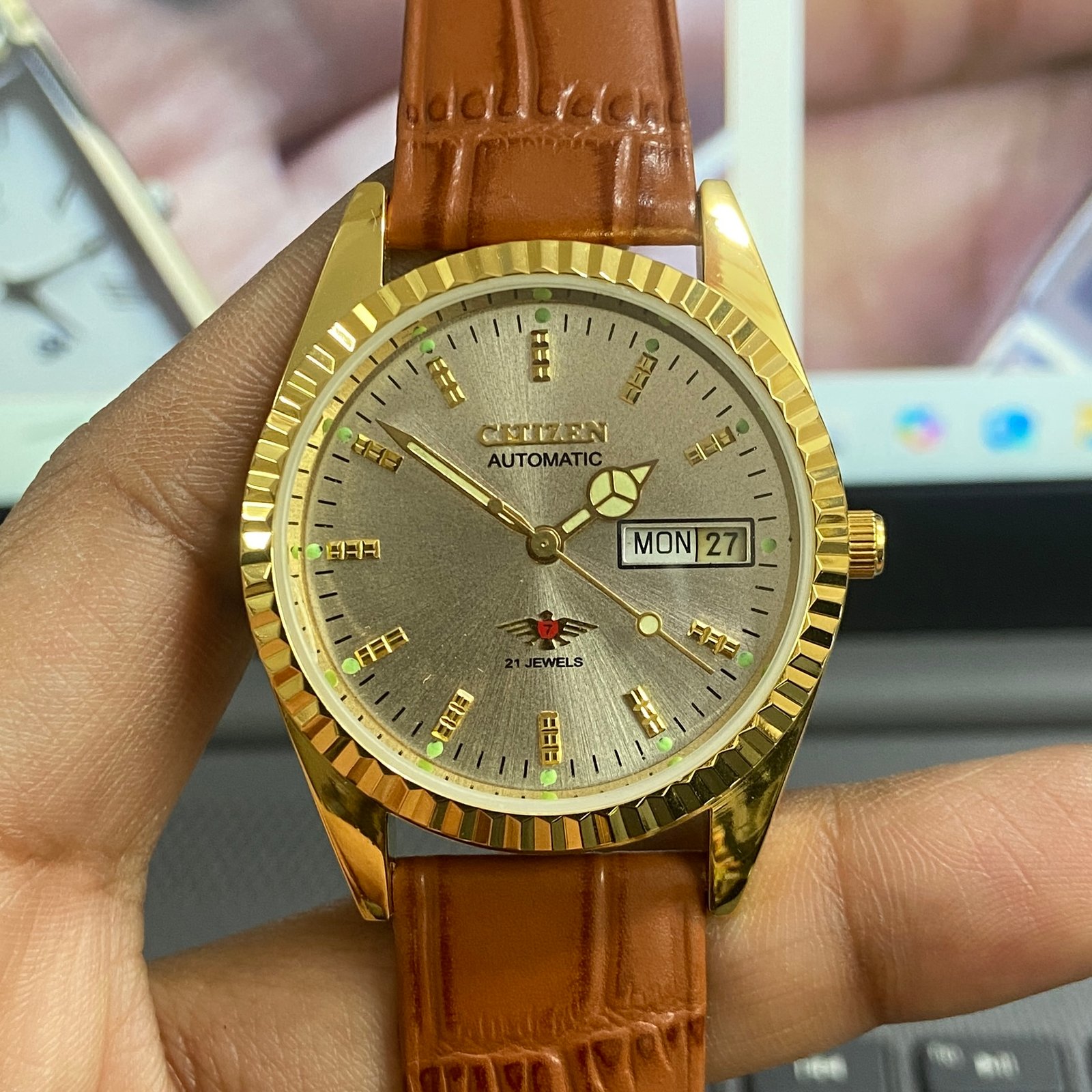Vintage Mod Citizen Automatic 8200 Silver Face Brown Band 21Jewels Day-Date Men's Wrist Watch D69