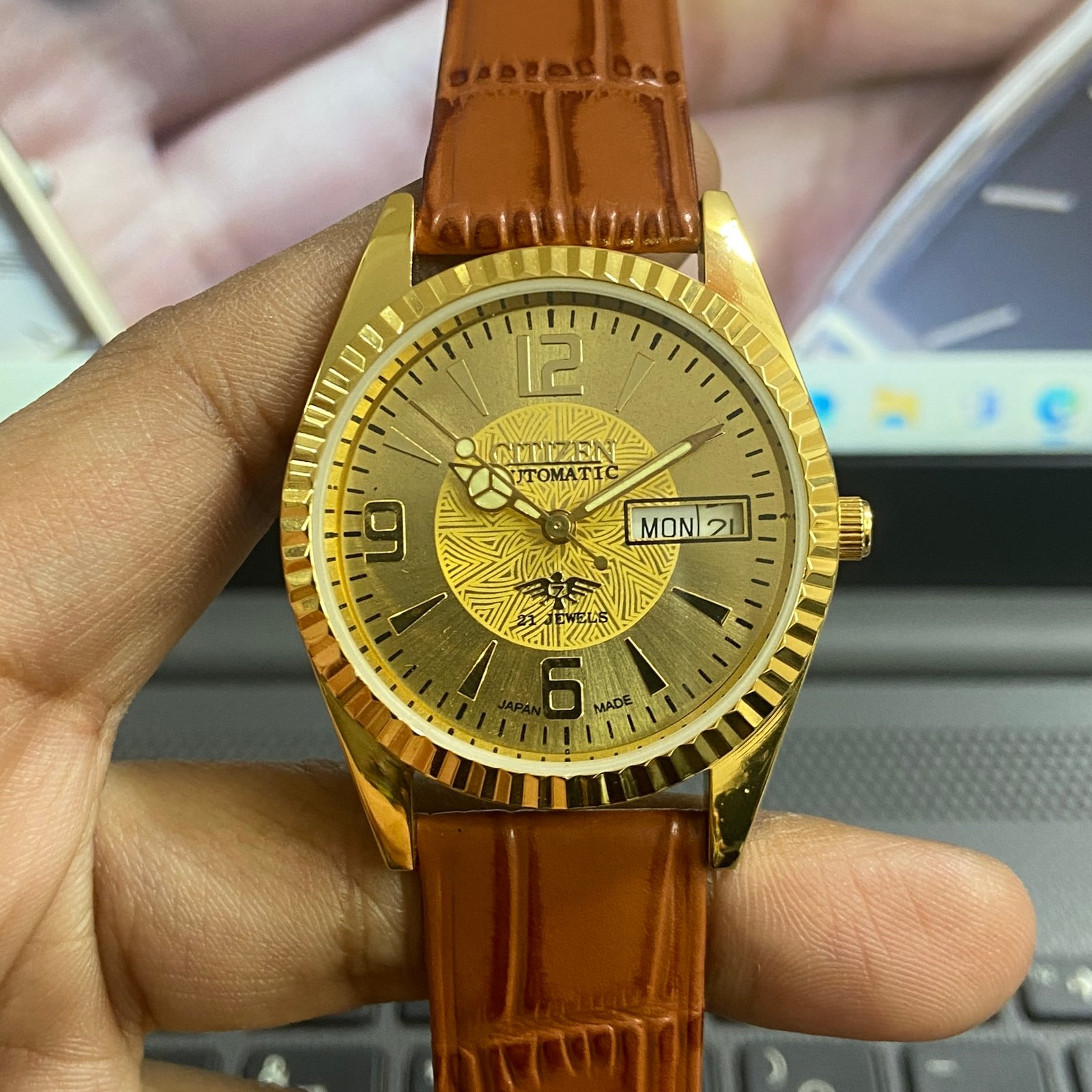 Vintage Mod Citizen Automatic 8200 Golden Face Brown Band 21Jewels Day-Date Men's Wrist Watch D71