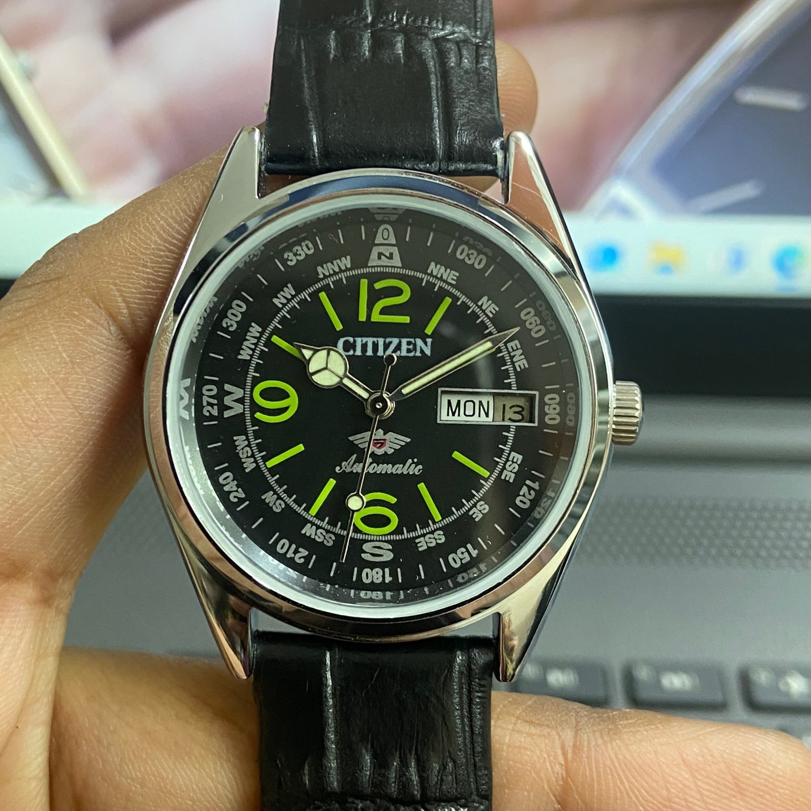 Vintage Mod Citizen Automatic 8200 Black Face Black Band 21Jewels Day-Date Men's Wrist Watch D73