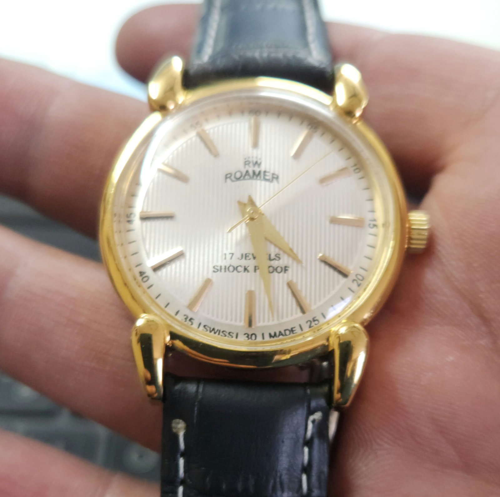 Vintage Roamer Silver Face Golden Case and Black strap Hand Winding 17 jewels Men's Watch RM51