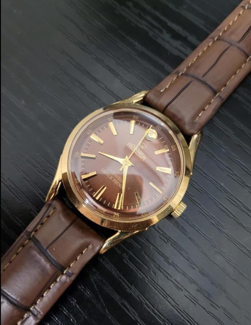 Vintage Roamer Browen Face Golden Case Mechanical Hand Winding 17 jewels Men's Wrist Watch RM57