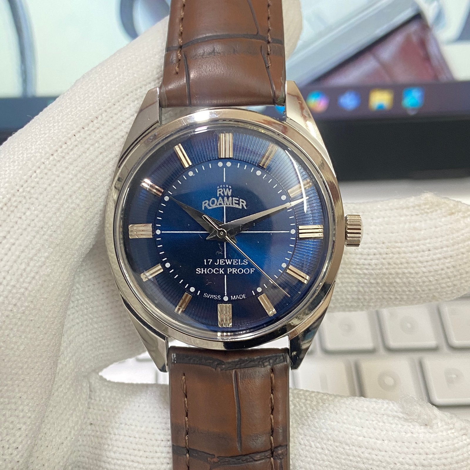 Vintage Roamer Blue Face Mechanical Hand Winding 17 jewels Brown Band Men's Wrist Watch RM59