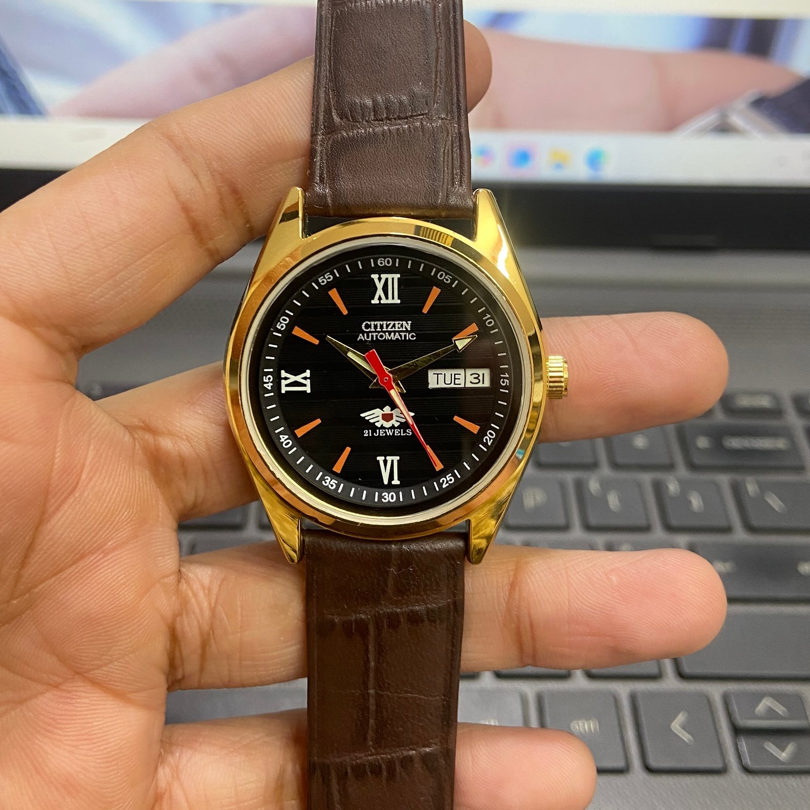 Vintage Mod Citizen Automatic 8200 Black Face Brown Band 21Jewels Day-Date Men's Wrist Watch D87
