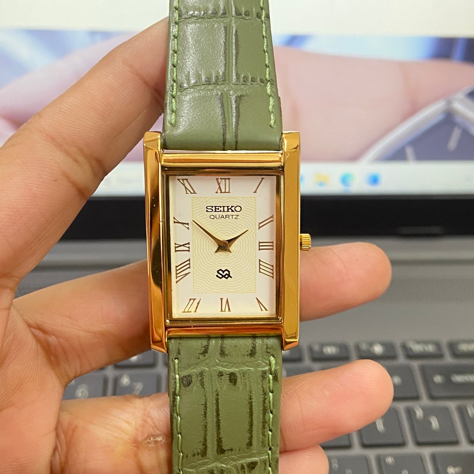 Seiko Slim Quartz White Face Green Strap Men's Wrist Watch A75