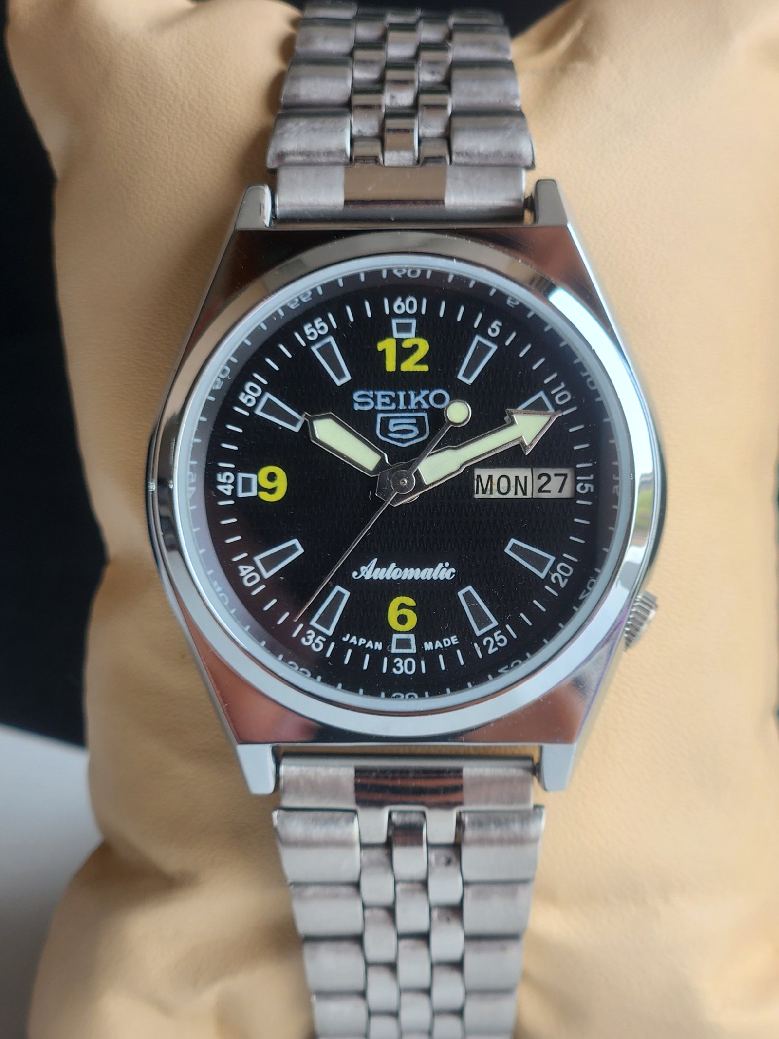 Vintage Refurbished Seiko 5 Automatic 6309A 17 Jewels Japan Men's Day-Date Black Face Wrist Watch E03