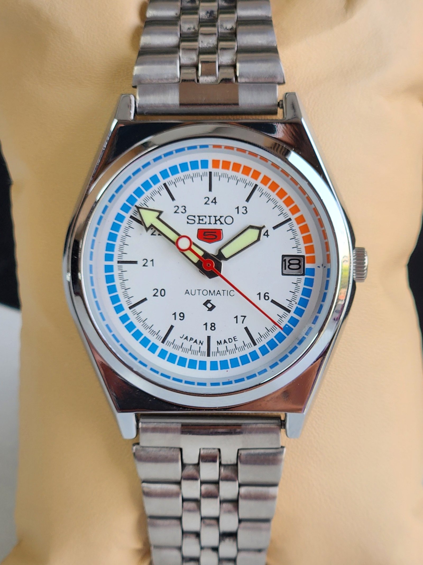 Vintage Refurbished Seiko 5 White Face Automatic 6309A 17 Jewels Japan Men's Date Wrist Watch E21