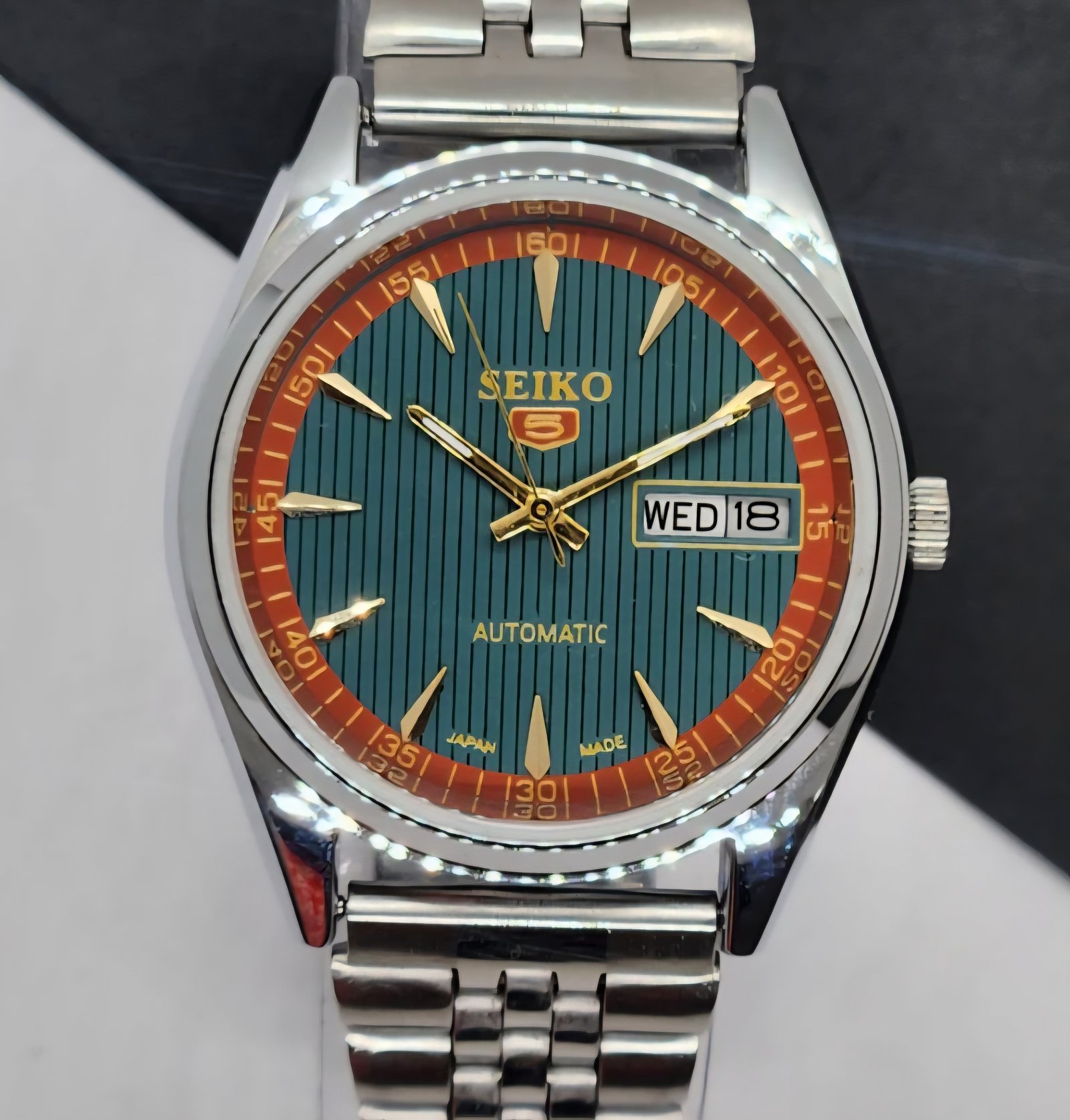 Vintage Seiko 5 Automatic Cal 6309 Green face Mens Wrist Watch MK01