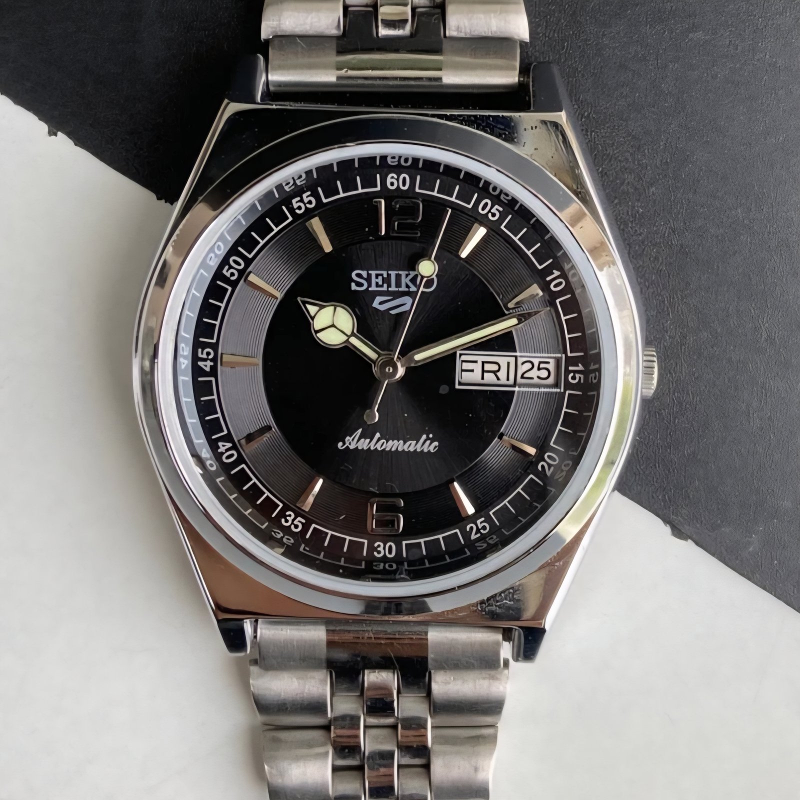 Vintage Seiko 5 Automatic Cal 6309 Black face mens wrist watch MK04