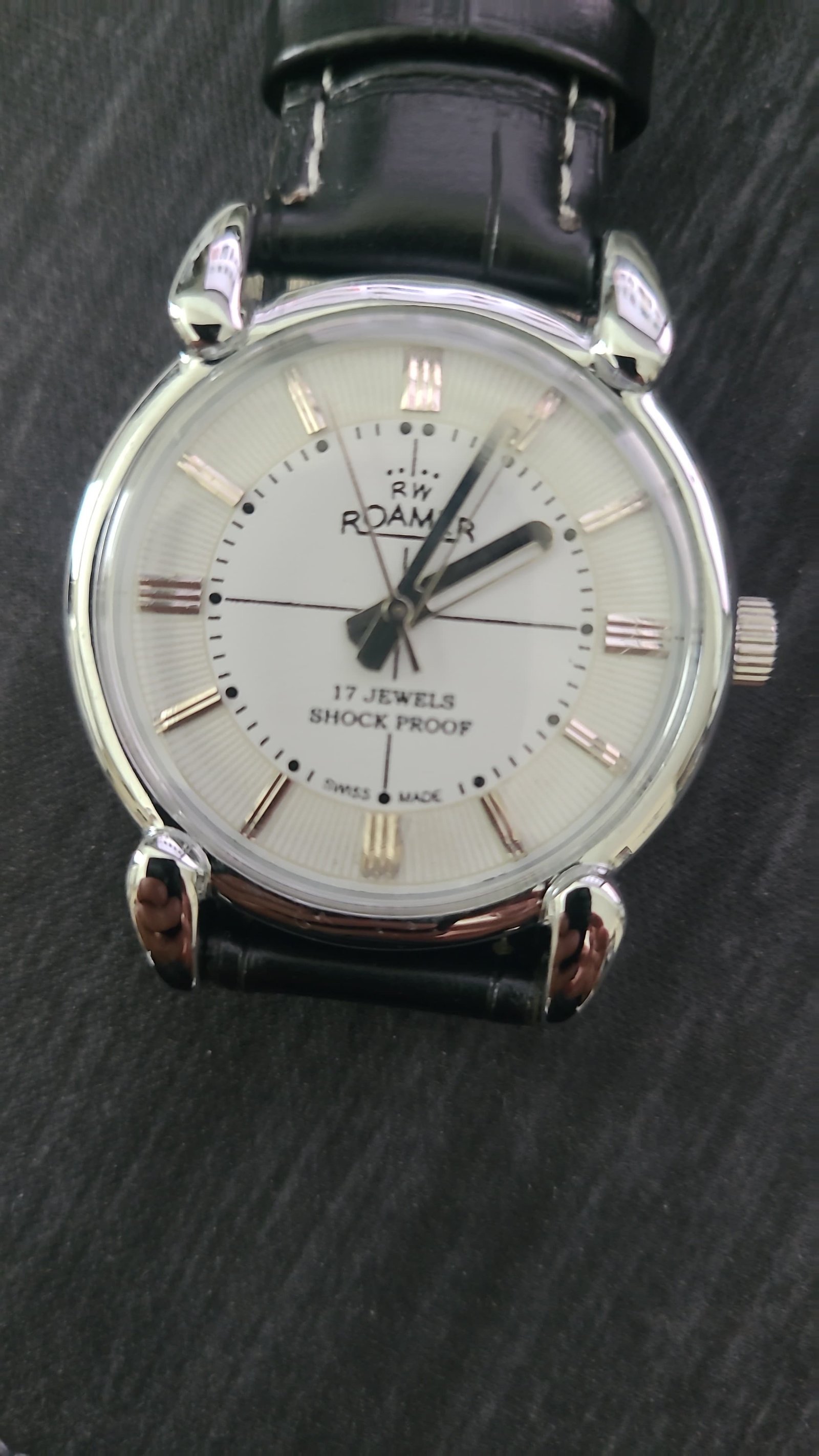 White 17 jewels  Mens Wrist Watch RM100